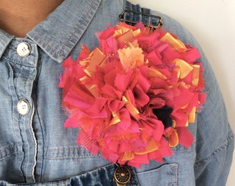 Mixed fabric brooch corsage