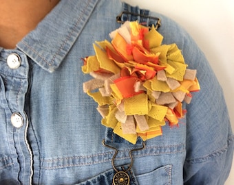 Mixed fabric brooch corsage