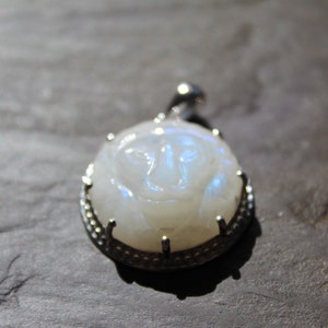 Sterling Silver Detailed Moonstone Lion Face Pendant.