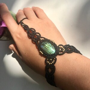Black bracelet, slave bracelet, finger bracelet, ring bracelet, Labradorite bracelet, hand jewellery, macrame bracelet