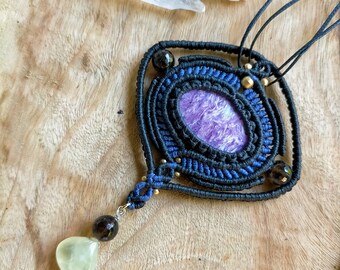 パープルチャロアイトのマクラメネックレス：手作りボヘミアン風宝石