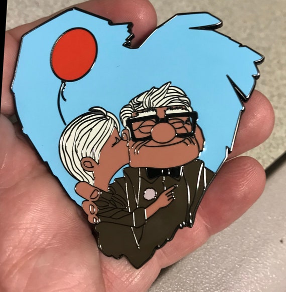 PIN UP CARL FREDRICKSEN & ELLIE IN A HEART 3 INCH JUMBO FANTASY WITH RED BALLOON