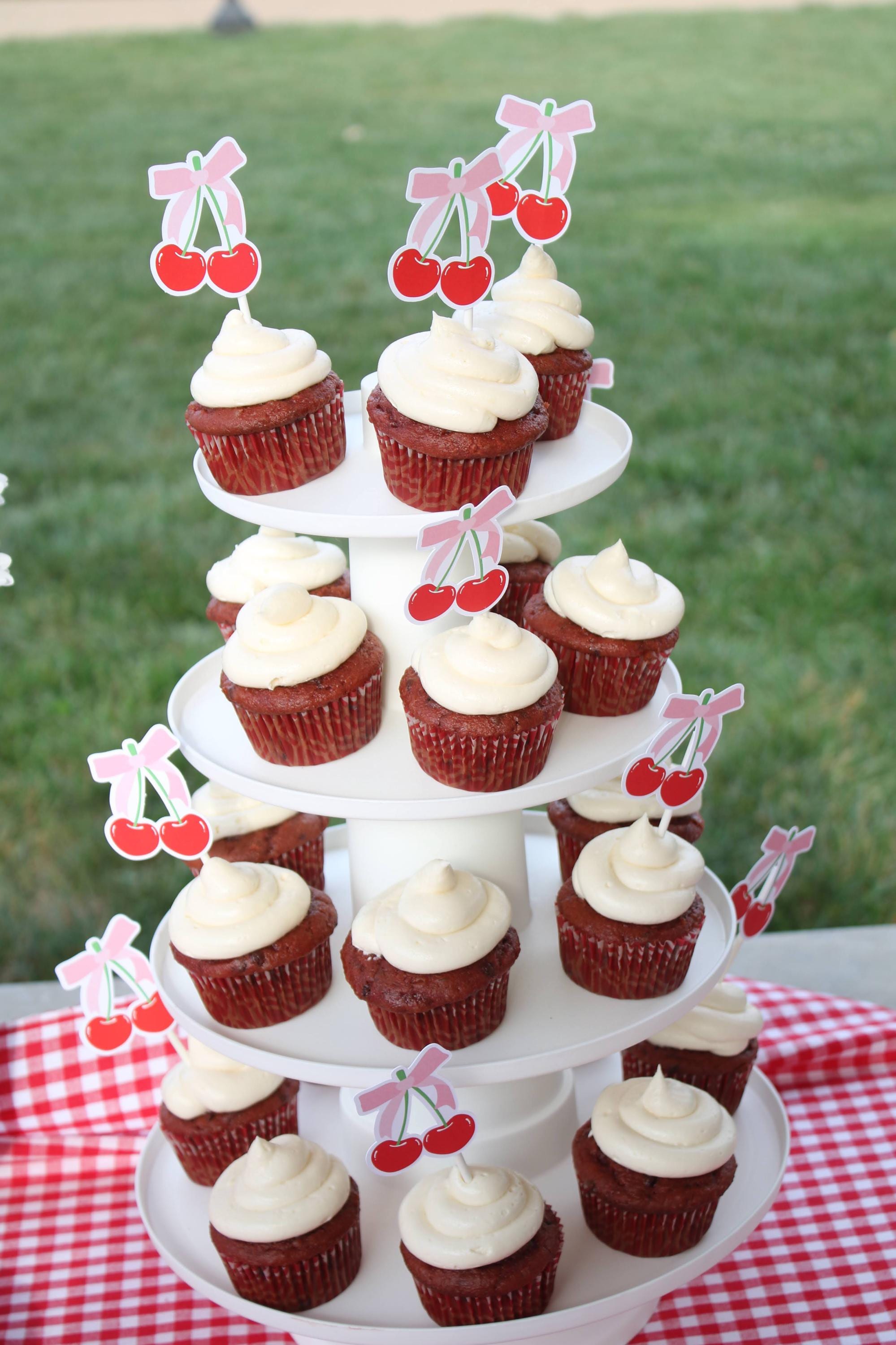 Adornos para cupcakes con cerezas, decoración para fiestas con cerezas en  la parte superior, primer cumpleaños con cerezas, decoraciones para  cumpleaños con cerezas - Etsy México, image size:1999x3000