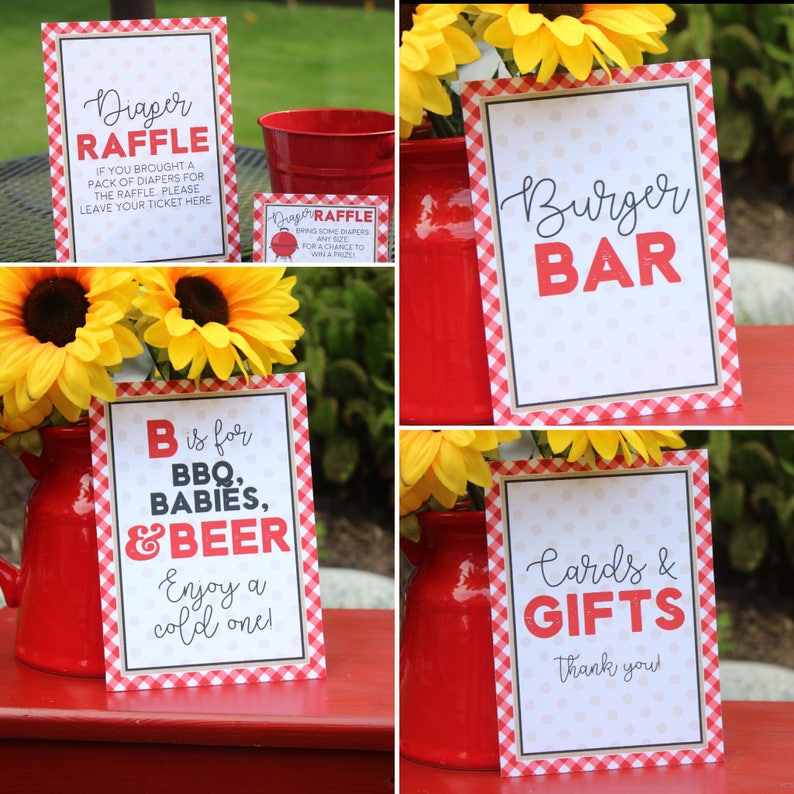 Op de afbeelding: Een collage van rood-wit geblokte borden met tekst voor een babyshower of BBQ. Borden bevatten "Diaper Raffle", "Burger Bar", "B is for BBQ, Babies, & Beer" en "Cards & Gifts". Gele zonnebloemen en rode vazen zijn ook in de afbeelding.