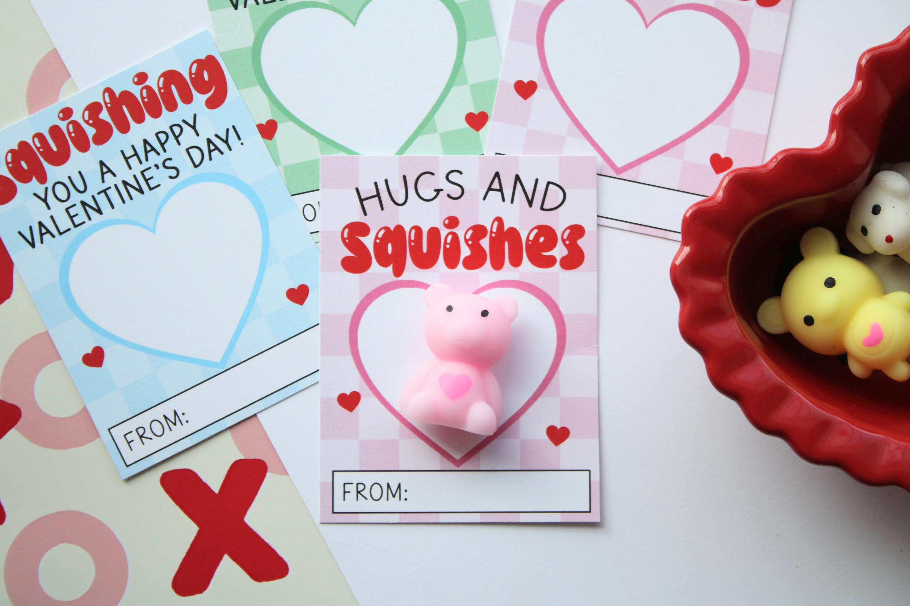 San Valentino morbido, biglietti di San Valentino stampabili, San Valentino per la classe di Mochi, San Valentino con abbracci e squishy, San Valentino fai da te, San Valentino in classe - Italia