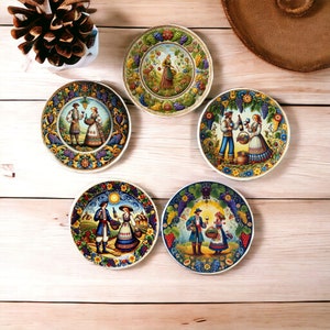 Piatti decorativi in ceramica in miniatura per casa delle bambole 1:12 – Set di ceramiche con design folk art, decorazioni rustiche, decorazioni per case delle bambole, miniature uniche