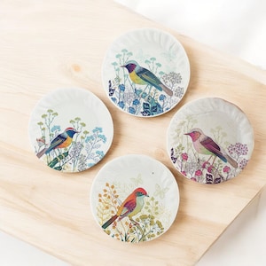 Piatti in miniatura fatti a mano: decorazioni per la casa delle bambole con uccelli e fiori (set da 4)