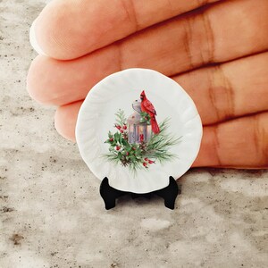 Miniature Christmas Decorative Plates, Cardinal Bird Kitchen Decor, Dollhouse Decorating, Unique Miniatures, Miniature Kitchen Accessories