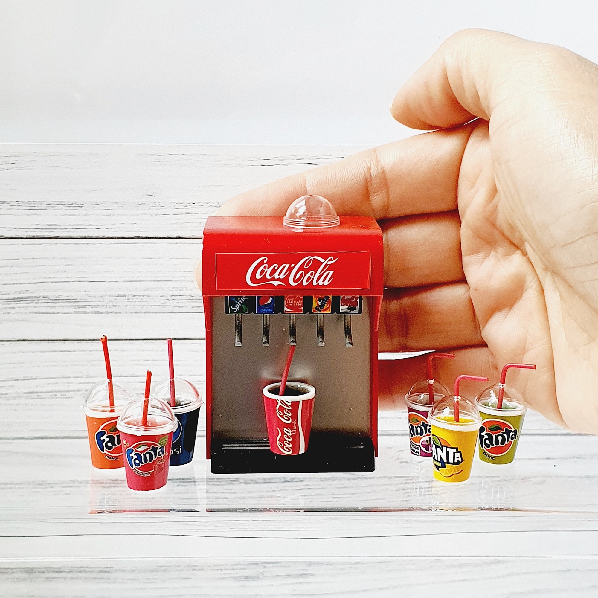 Dollhouse Miniatures Self-Service Coca Cola Soft Drinks Dispenser with  Glass of Iced Cola Shop Canteen Beverage Decoration