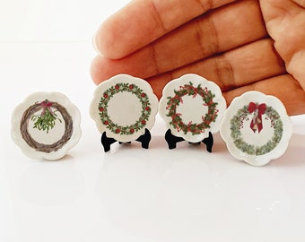 Platos de cerámica navideños en miniatura: accesorios para casa de muñecas y decoración de cocina