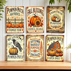 Op de afbeelding: Zes rechthoekige houten borden met herfstontwerpen. De borden tonen pompoenen, schuren en zinnen als "Pumpkin Patch", "Fall Blessings" en "Farm Fresh". Het kleurenpalet omvat oranje, bruin en crème.
