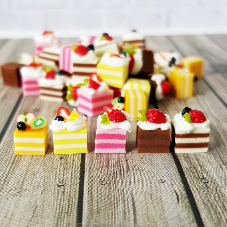 Mixed Fruit On Wooden Plate Kitchen Food for 1//12 Dollhouse Miniature