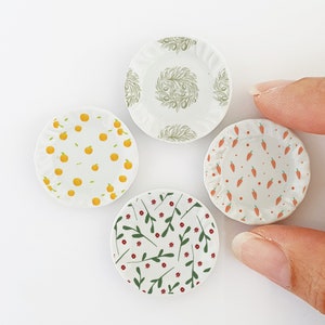 Decorative Miniature Ceramic Plates – 1:12 Scale Tableware Kitchen Decor, Wildflower Designs, Dollhouse Decorating, Dollhouse Miniatures