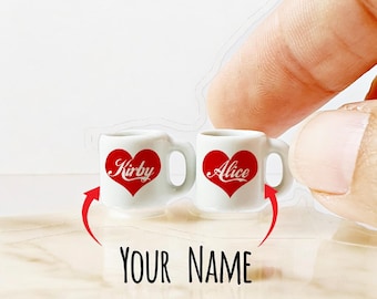 Gepersonaliseerde miniatuur keramische mokken Set van 2 aangepaste naam 1:12 poppenhuis keukendecor