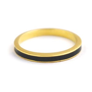 14k massief gouden stapelring - zwart geëmailleerde bandring - 18k gouden ring - verlovingstrouwring voor haar - uniseks ringcadeau - beloftering