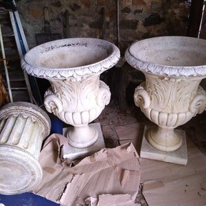 Large MEDICIS vases in reconstituted stone