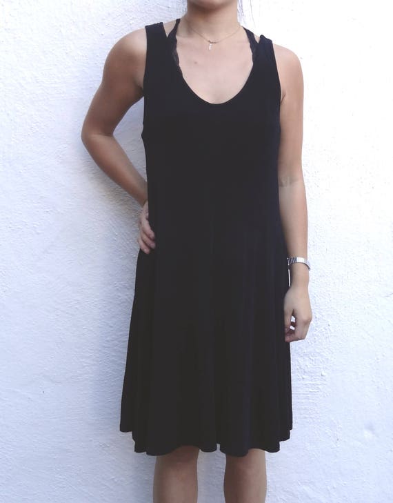 black midi dress // slinky midi dress // scoop nec