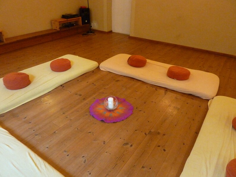 Manta de fieltro, centro de mesa de fieltro, mantel de altar, flor, centro de mesa circular, decoración de mesa, decoración de pared, accesorios para líderes de grupo, directores de coro, terapeutas imagen 8
