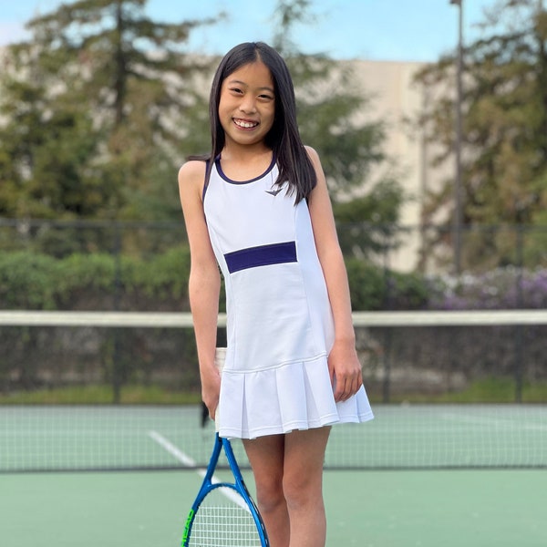 Mädchen weißes Tenniskleid, Mädchen weißes Golfkleid, Tenniskleider, Mädchen Badmintonkleid, Desginer Tenniskleid, Mädchen Plissee Tenniskleid