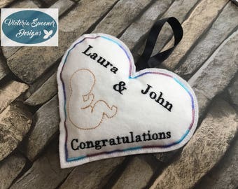 Pregnancy heart hanger, machine embrodiery, Congratulations on your pregnancy, ITH, in the hoop, hanger, heart, baby, pregnancy,