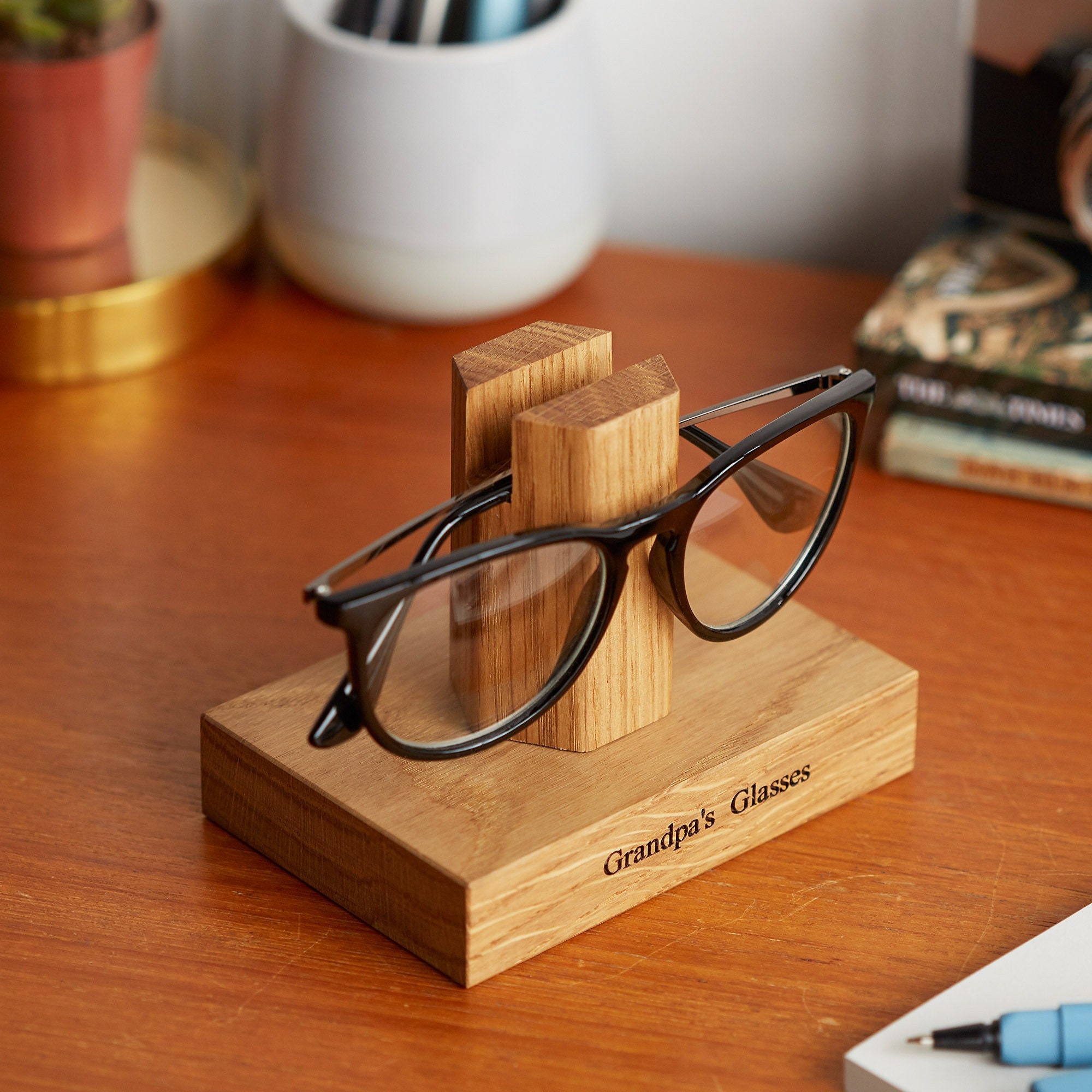 Solid Oak Personalised Eye Glasses Stand for Her / Eyeglass Holder /  Reading Glasses / Mum Gift / Gift for Her / Nan Gift / Gift for Grandma -   Denmark