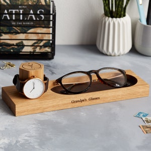 Solid Oak Personalised Eye Glasses Stand for Her / Eyeglass Holder /  Reading Glasses / Mum Gift / Gift for Her / Nan Gift / Gift for Grandma -   Denmark