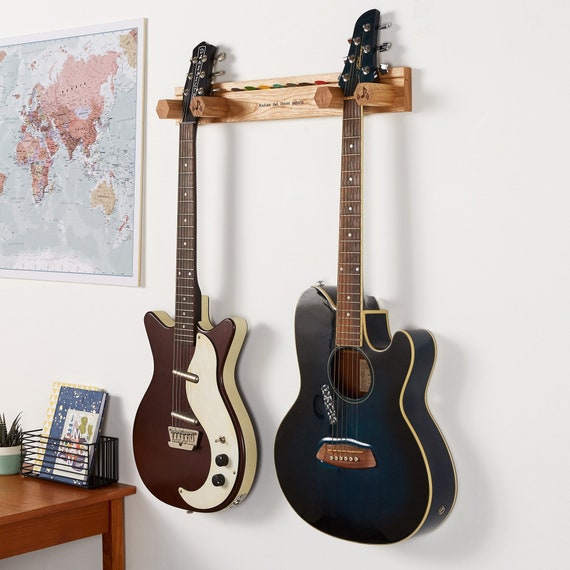 Supporto doppio per chitarra personalizzato e porta plettro, regalo di  compleanno per gli amanti della musica, regalo per adolescenti, gancio per  chitarra per due chitarre -  Italia