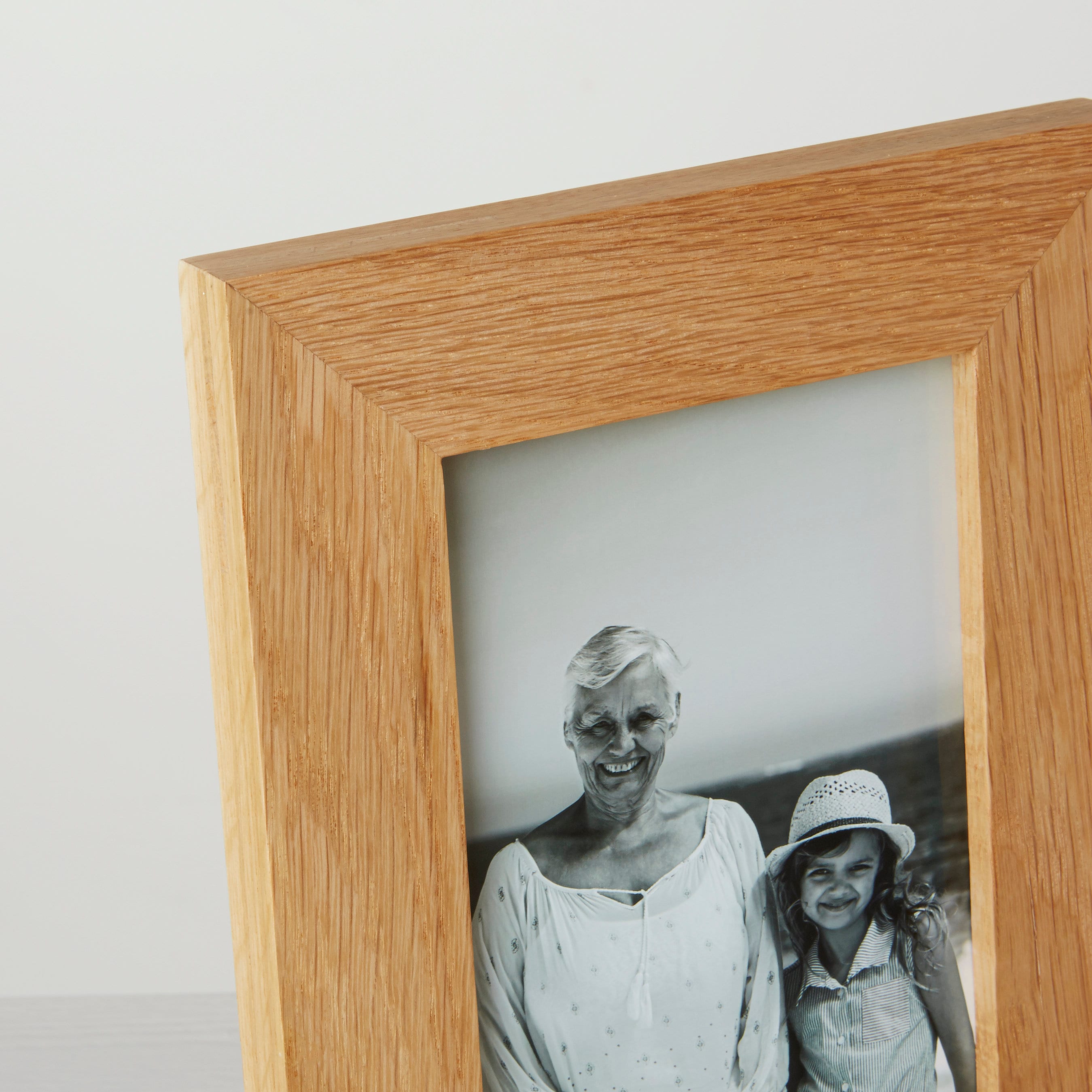 New England 4×6 Oak Hinged Double Photo Frame