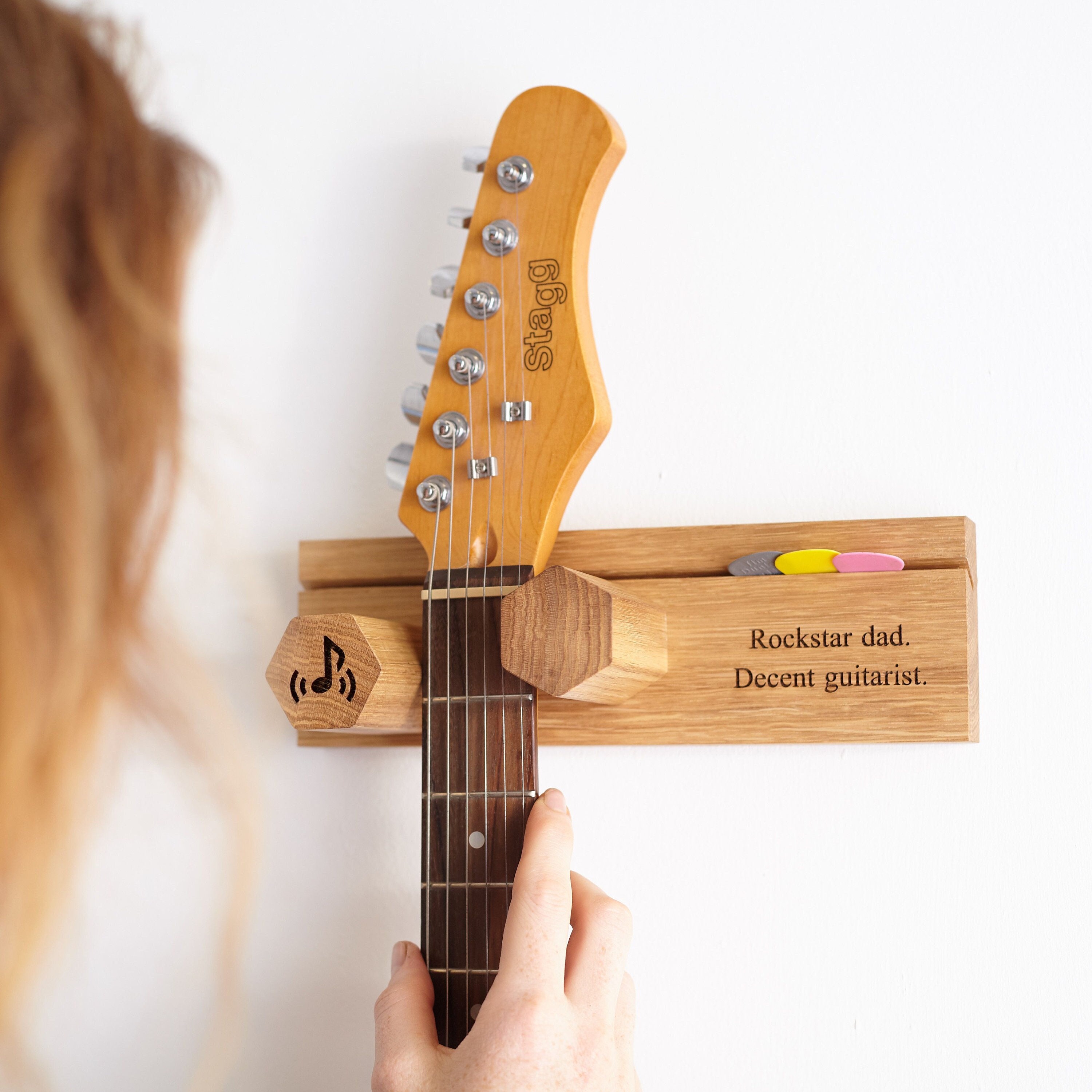 Donner Ganci Supporto Chitarra da Parete, Porta Chitarra da Muro, Gancio  Parete di Legno di noce per chitarre/basso/ukulele/violino/mandolino,  Appendi