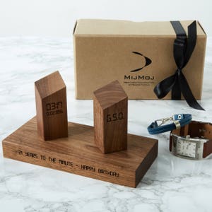 Soporte personalizado para relojes y pulseras / Regalo para él / Regalos para novios / Almacenamiento de joyas personalizado / Soporte para relojes / Hora y fecha personalizadas imagen 4