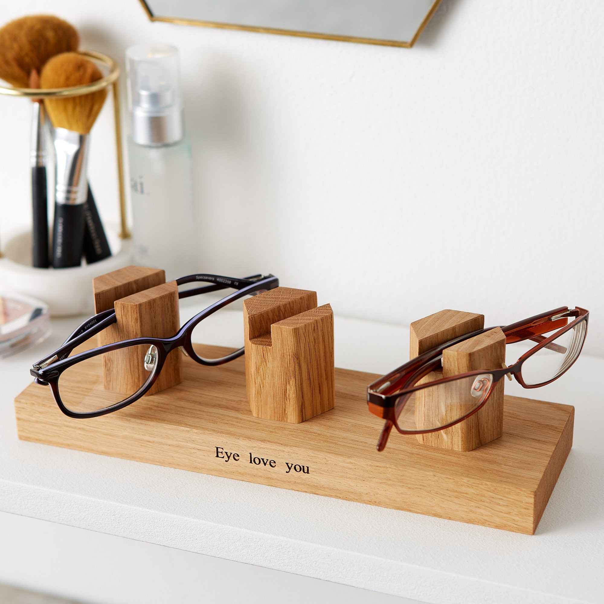 Solid Oak Personalised Eye Glasses Stand for Her / Eyeglass Holder /  Reading Glasses / Mum Gift / Gift for Her / Nan Gift / Gift for Grandma -   Denmark