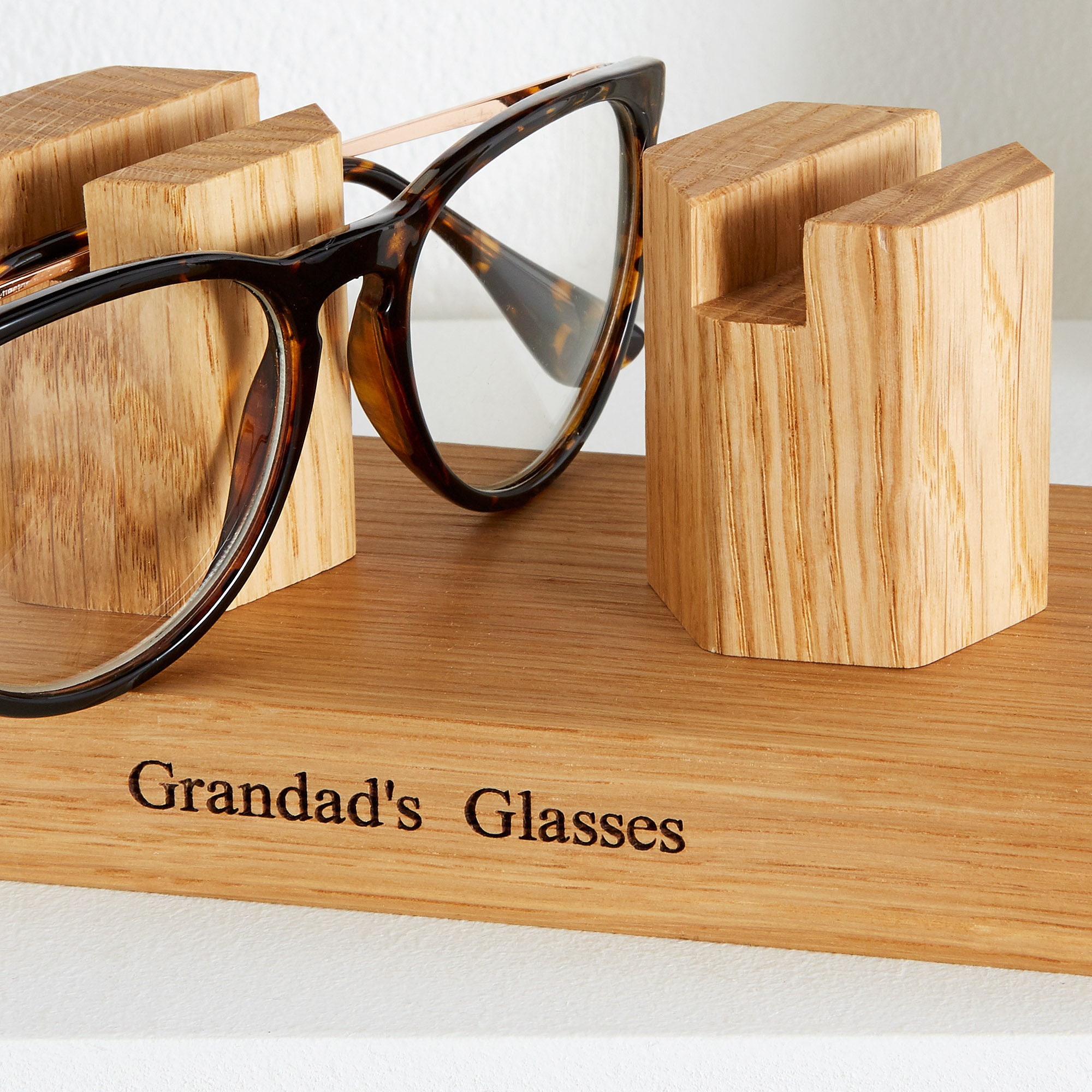 Solid Oak Personalised Eye Glasses Stand for Her / Eyeglass Holder /  Reading Glasses / Mum Gift / Gift for Her / Nan Gift / Gift for Grandma 