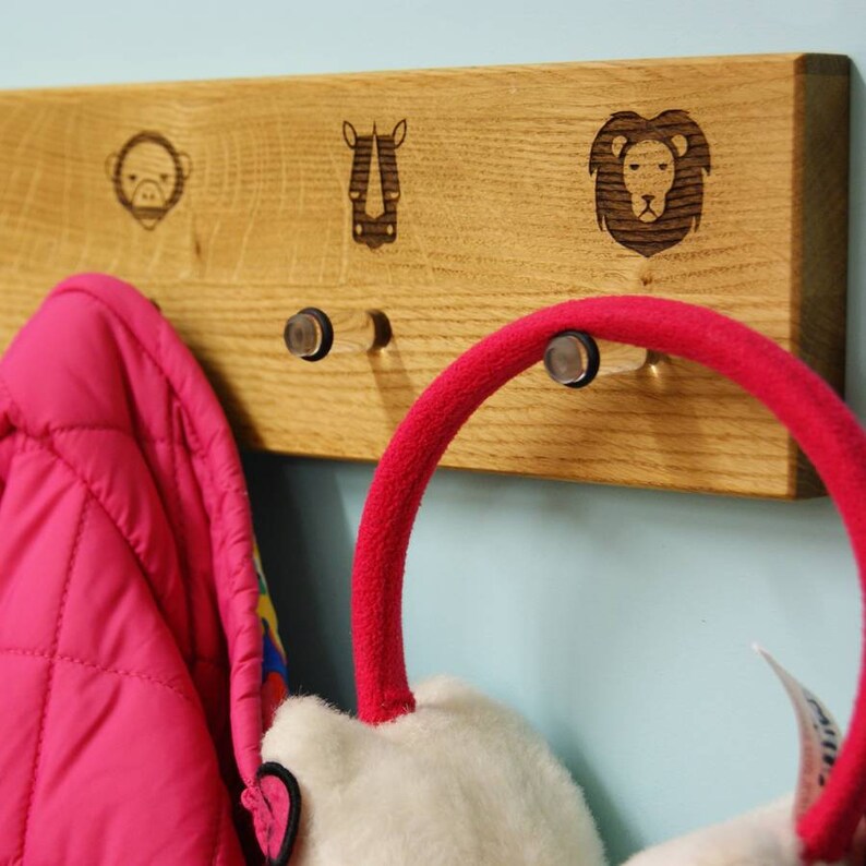 Eikenhouten kinderkapstok: haken met dierentuinmotieven, decoratie voor de kinderkamer afbeelding 4