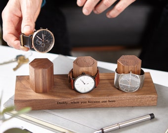 Supporto per tre orologi in noce personalizzato, porta orologi esagonale inciso