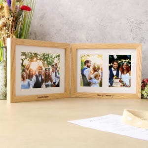 Marco de fotos personalizado de roble macizo con tres aberturas y bisagras