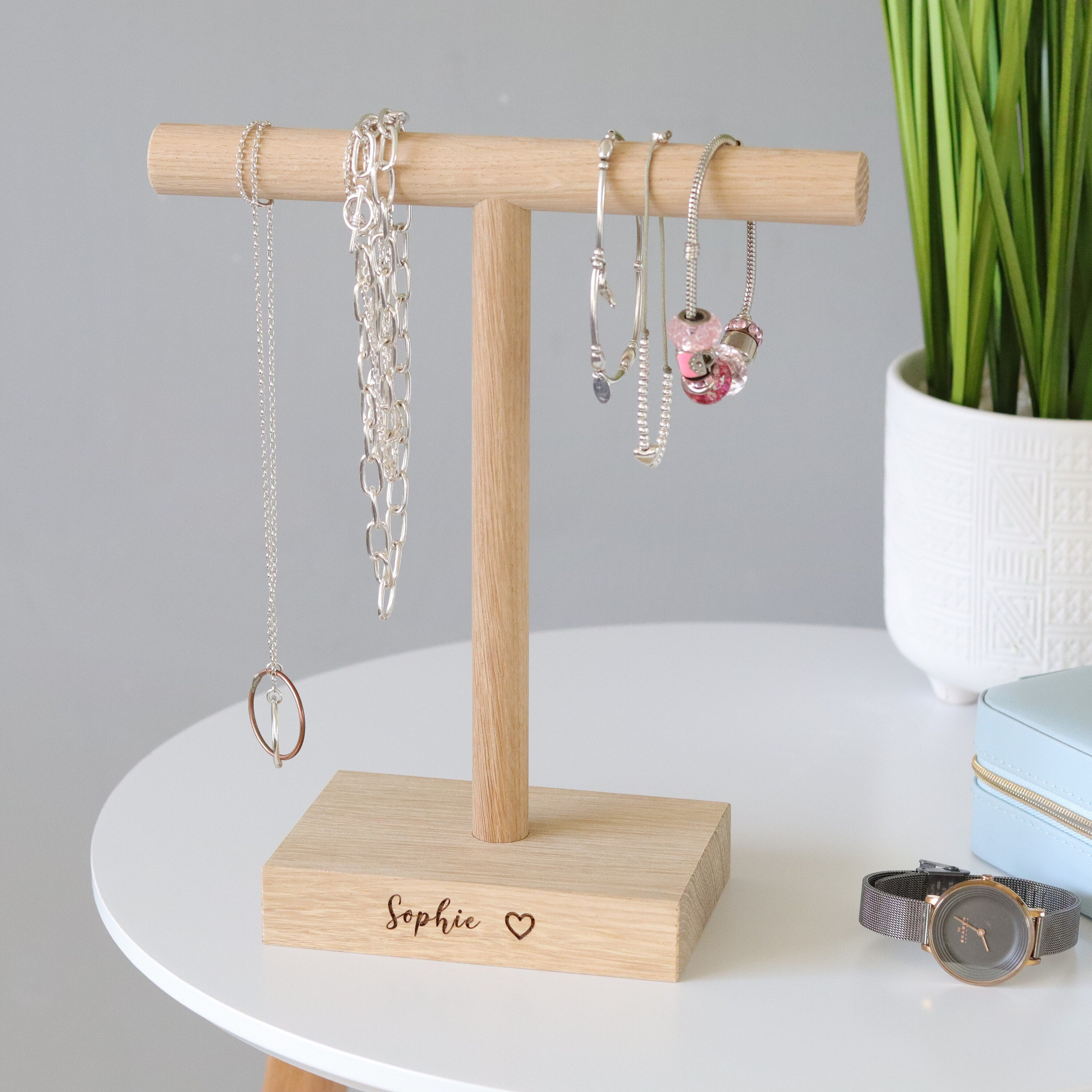 Necklace stand 2024