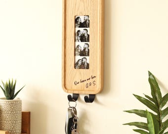 Cornice personalizzata in legno massello di quercia per photo booth con gancio o ganci portachiavi.