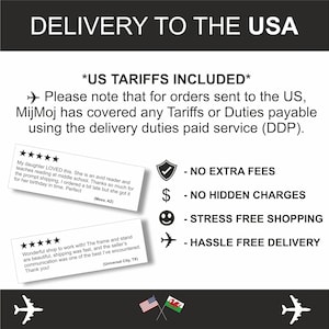 K&ouml;nnte beinhalten: Bild mit dem Text "DELIVERY TO THE USA" und "*US TARIFFS INCLUDED*". Enth&auml;lt Kundenbewertungen und Symbole f&uuml;r "NO EXTRA FEES", "NO HIDDEN CHARGES", "STRESS FREE SHOPPING" und "HASSLE FREE DELIVERY".