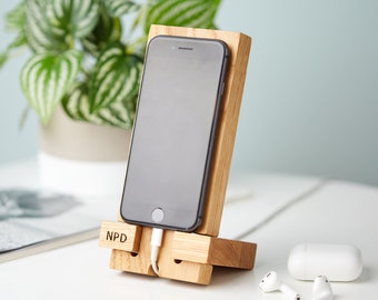 Personalised Phone Charging Stand In Solid Oak / iPhone & Android Cellphone Holder / Custom Mobile Phone Accessory / Tech Gifts / Teen Gift