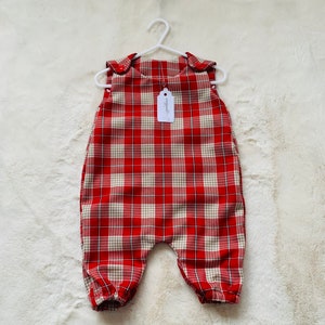 Pelele de bebé de tartán rojo: estilo escocés