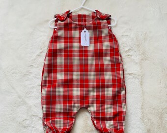 Röd tartan babysparkdräkt: Skotsk stil