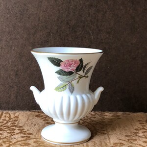 Wedgwood Hathaway Rose Bud Vase