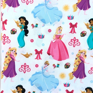 Disney Princesses Pillowcase featuring Jasmine, Rapunzel, Cinderella and Aurora. Beautiful Pastel Colors Queen Size!