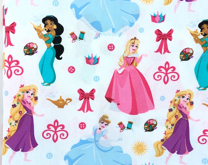 Disney Princesses Pillowcase featuring Jasmine, Rapunzel, Cinderella and Aurora. Beautiful Pastel Colors Queen Size!