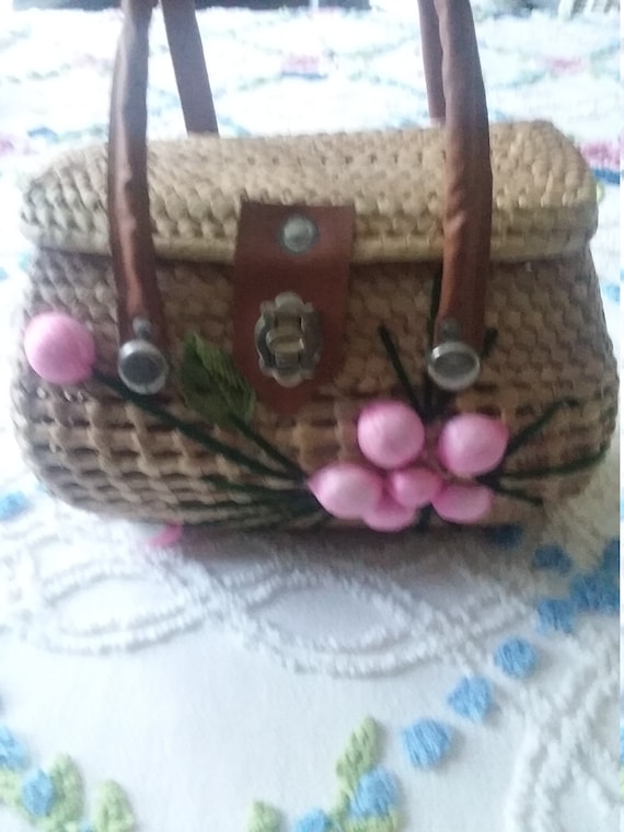 Vintage straw purse with flowers