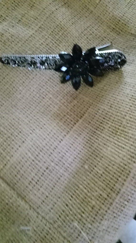 Beautiful black rhinestone hair clip vtg.