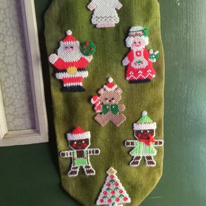 Vtg. Christmas needle point wall hanging & door knob hanger