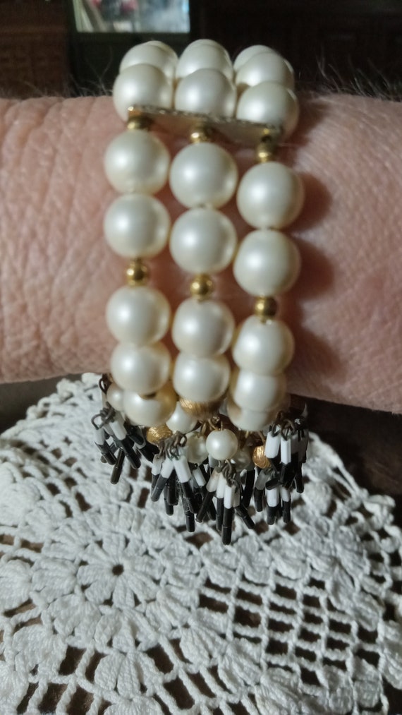 Vtg. 1950s  bracelet with white beads and beaded … - image 2