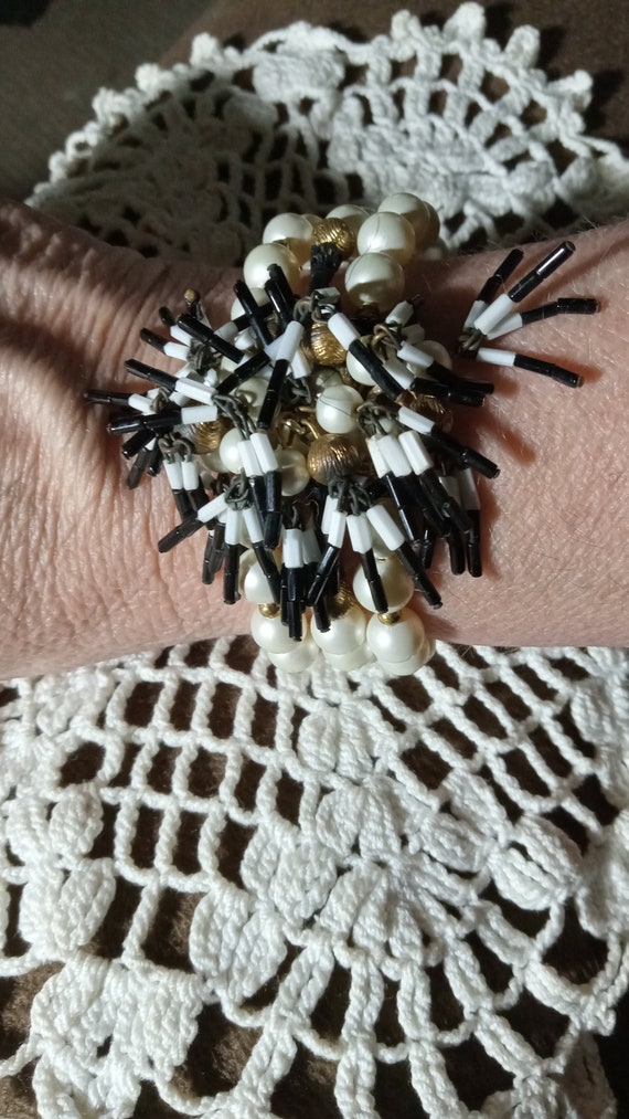 Vtg. 1950s  bracelet with white beads and beaded … - image 5