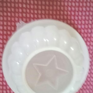 Genuine tupperware jello mold
